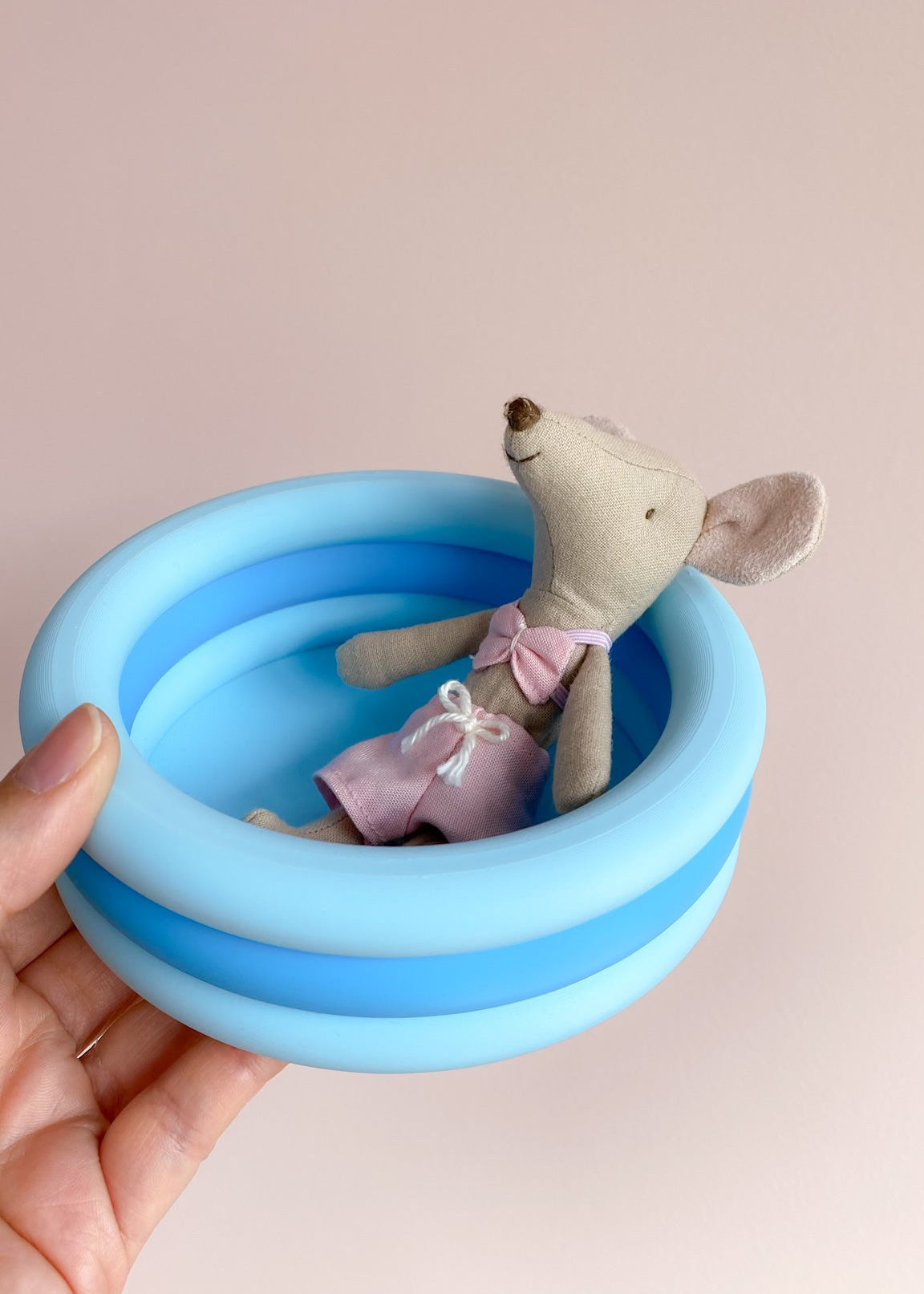 Miniature swimming pool round