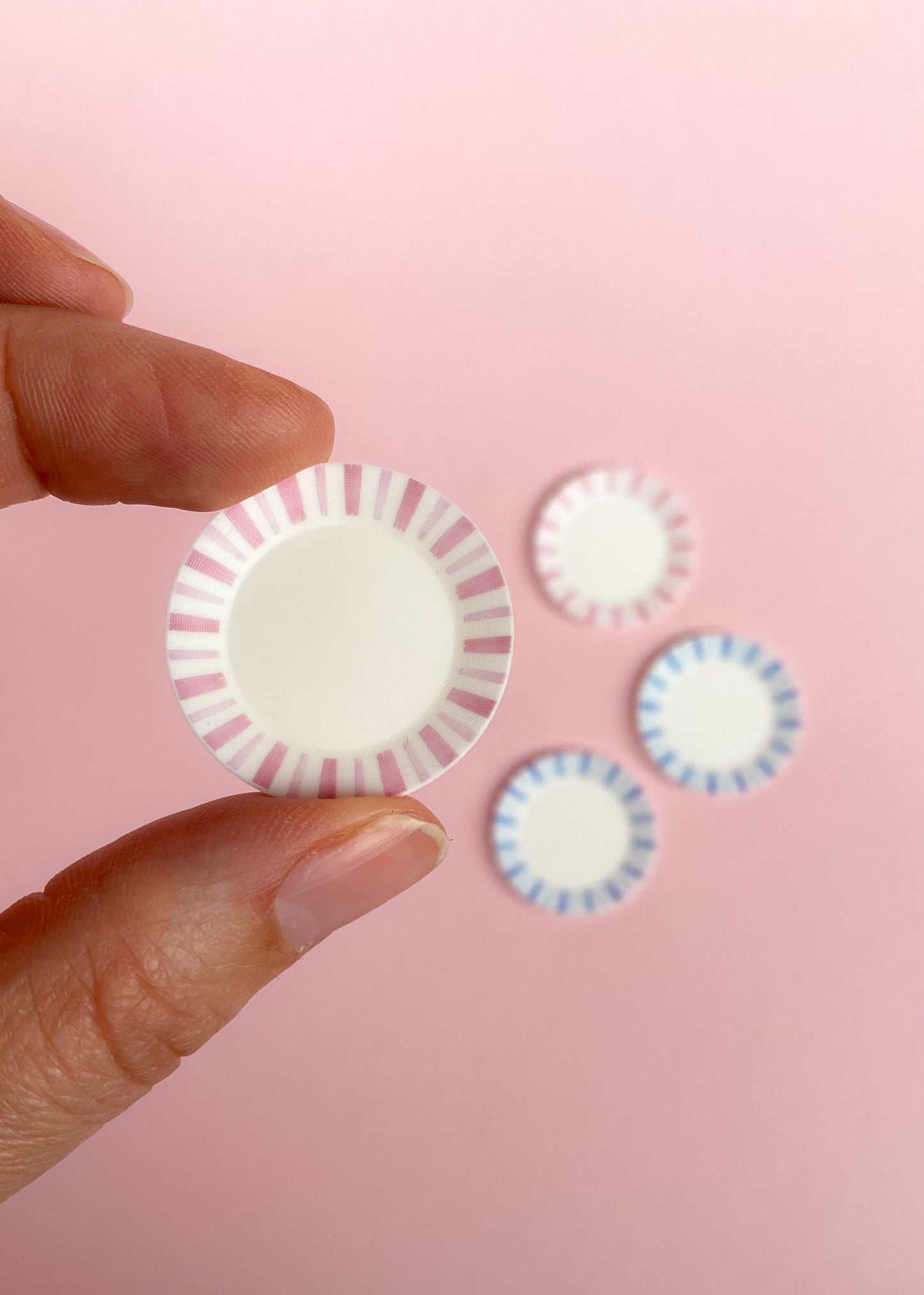 Miniature plates stripe