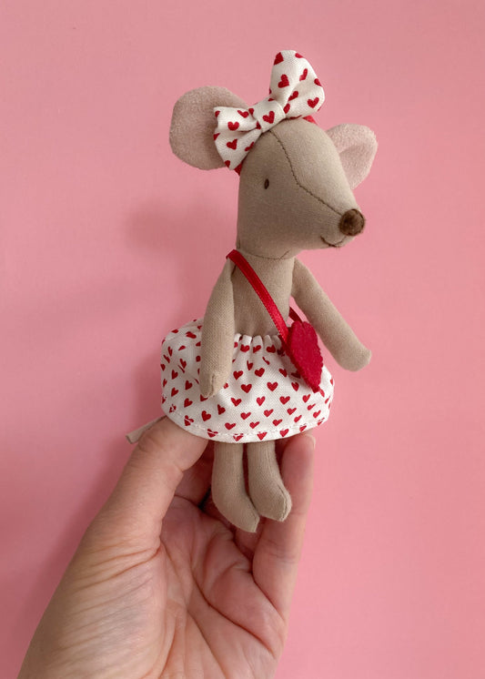 Maileg mouse cream skirt with red hearts