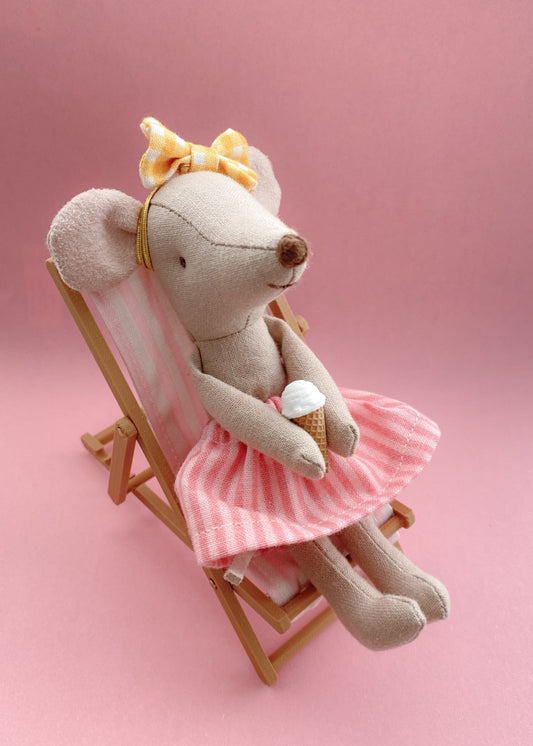 Miniature deck chair