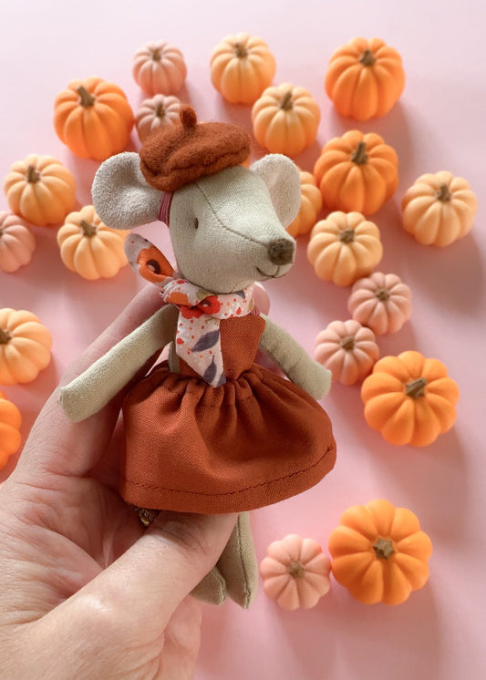 Beret and scarf for Maileg mouse