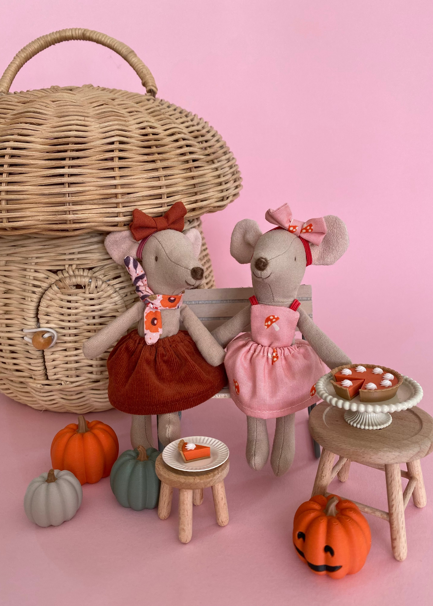 Set of 3 miniature pumpkins in assorted colors