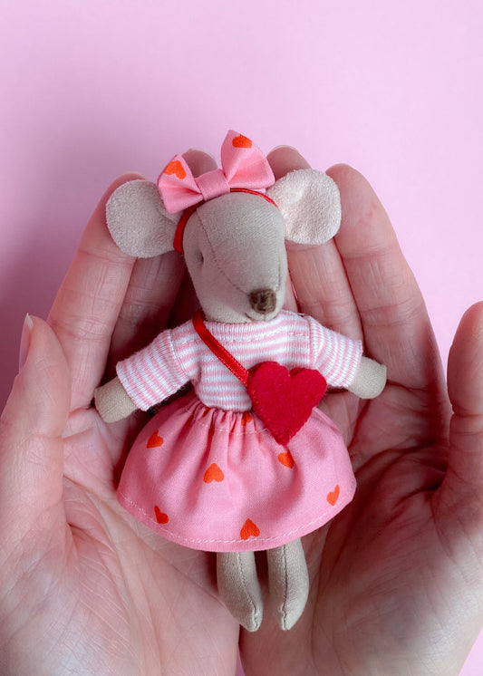 Valentine’s outfit striped shirt with heart‑print skirt