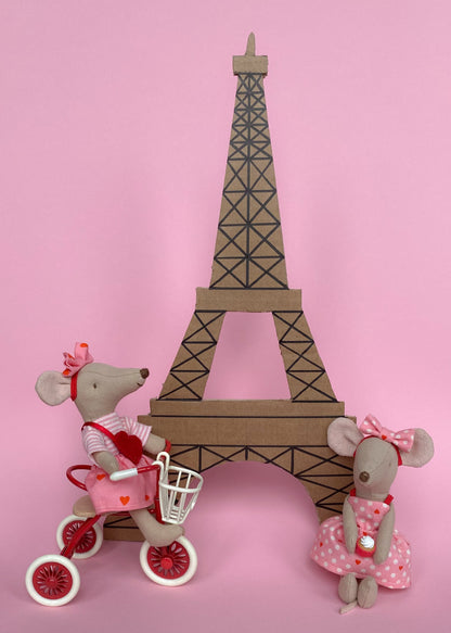 Valentine’s outfit striped shirt with heart‑print skirt