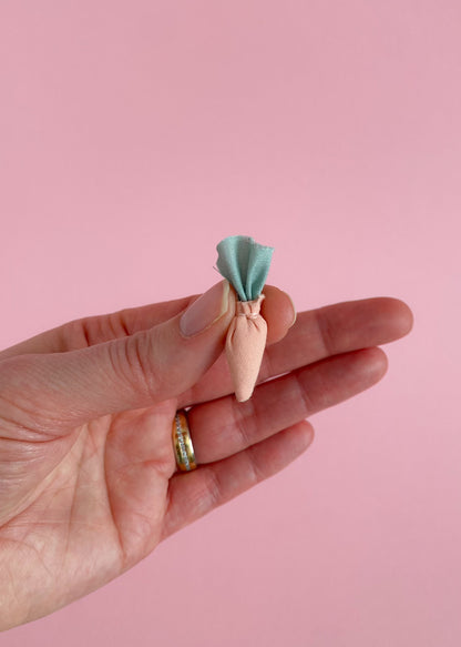 Fabric carrot miniature