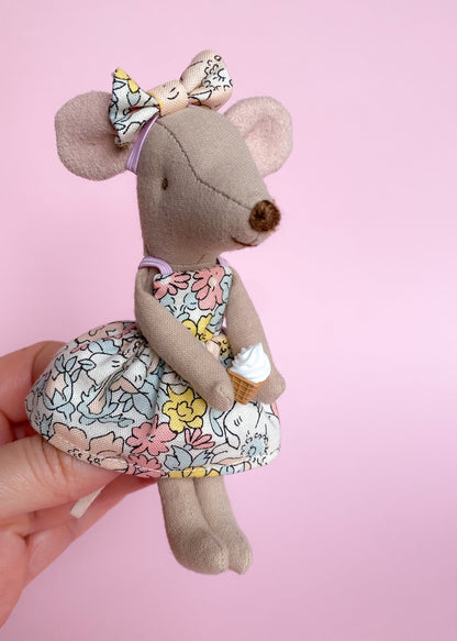 Soft ijsje in bakje miniatuur
