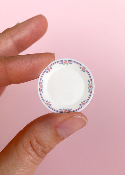 Miniature plates roses