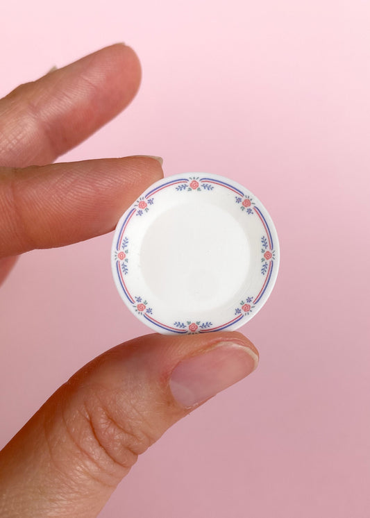 Miniature plates roses