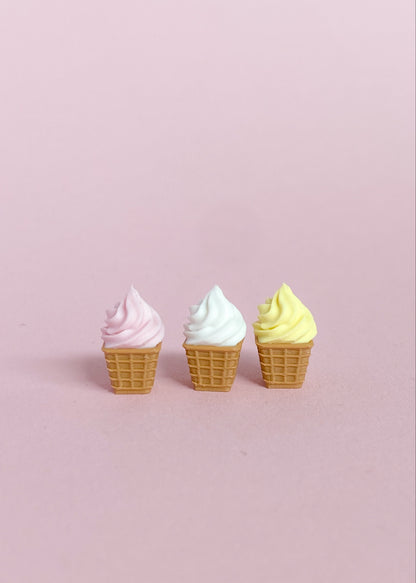 Soft ijsje in bakje miniatuur