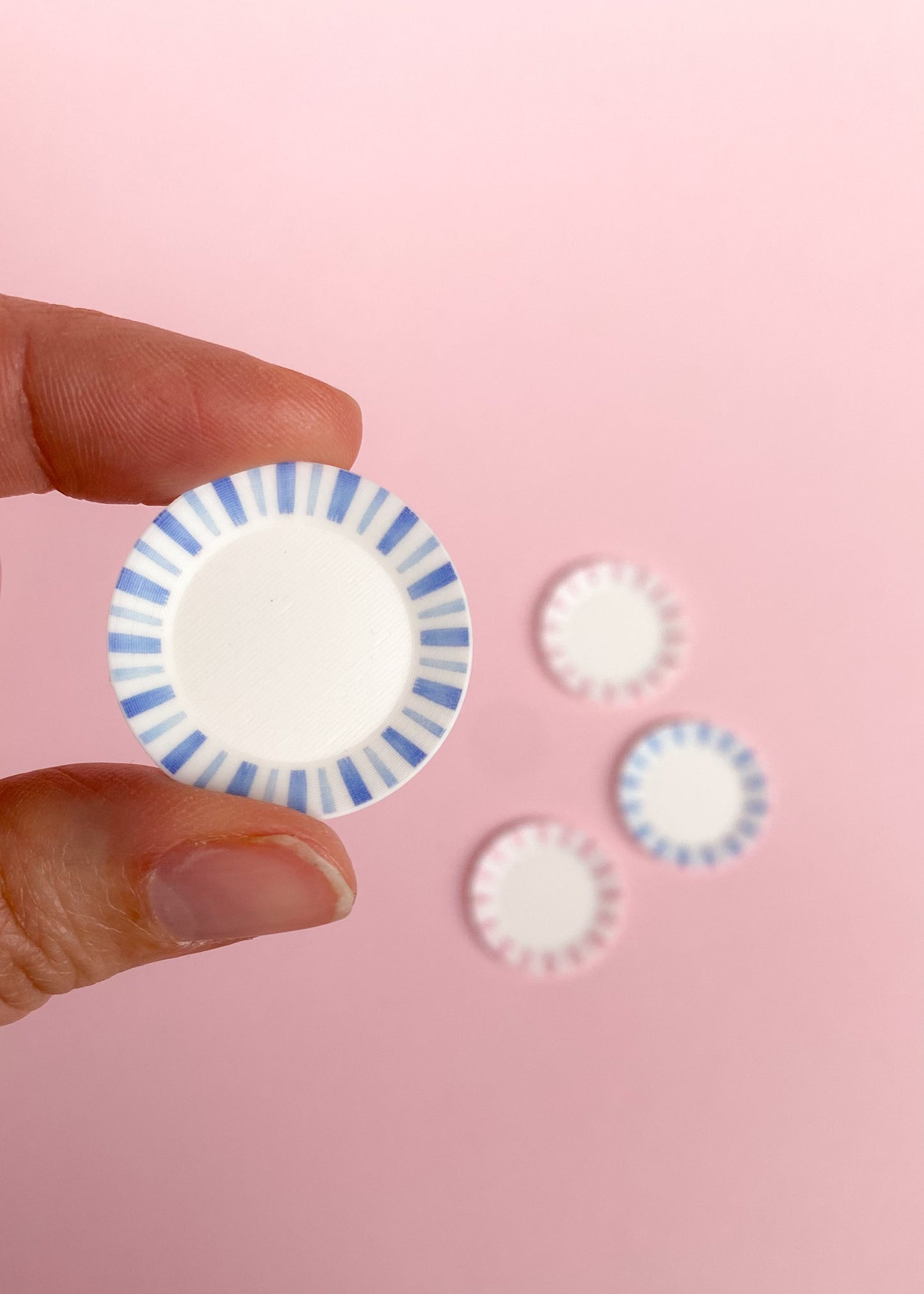 Miniature plates stripe