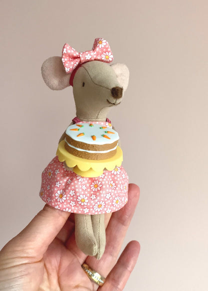 Carrot cake miniature