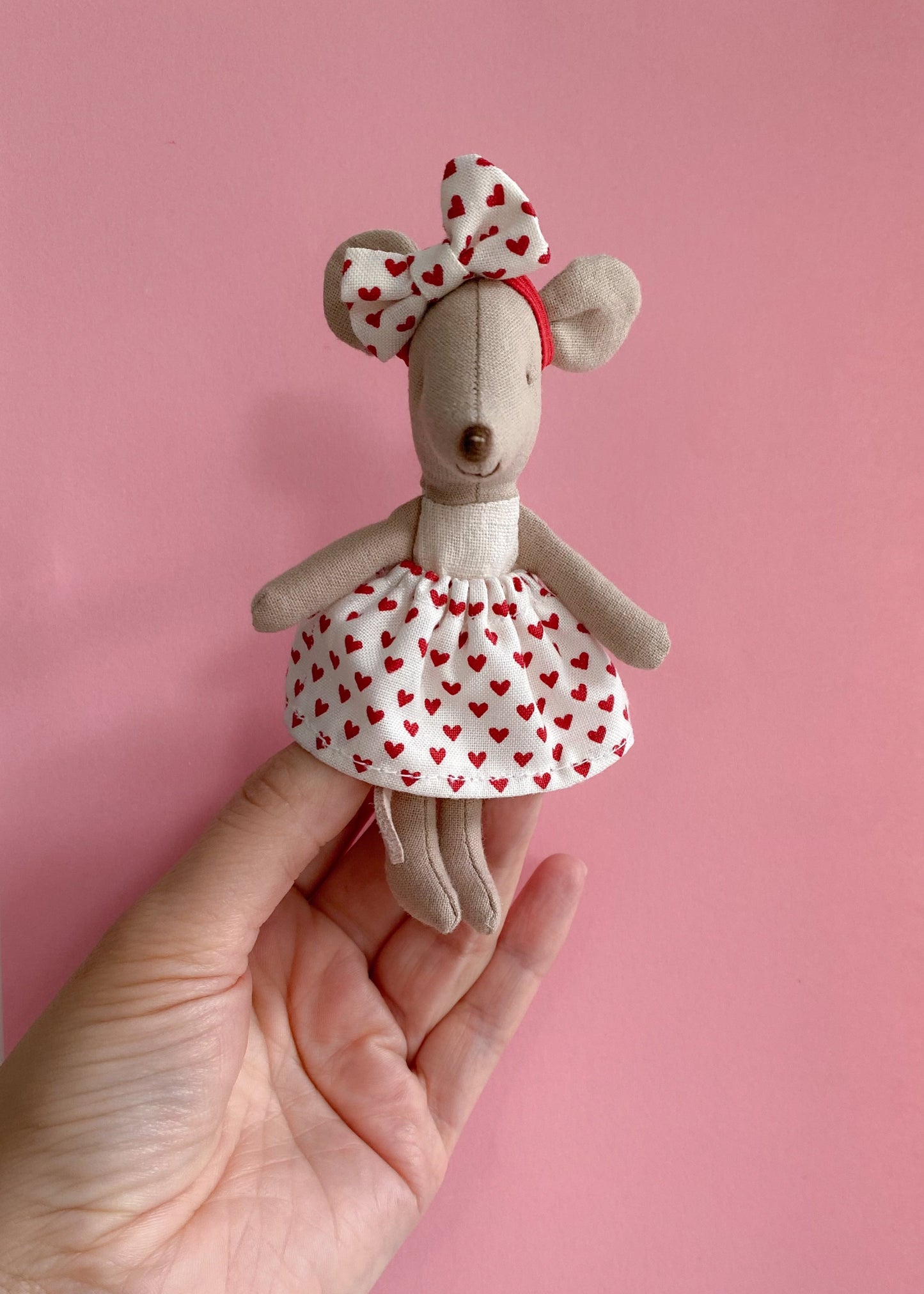 Maileg mouse cream skirt with red hearts