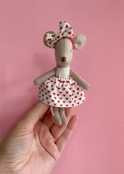 Maileg mouse cream skirt with red hearts