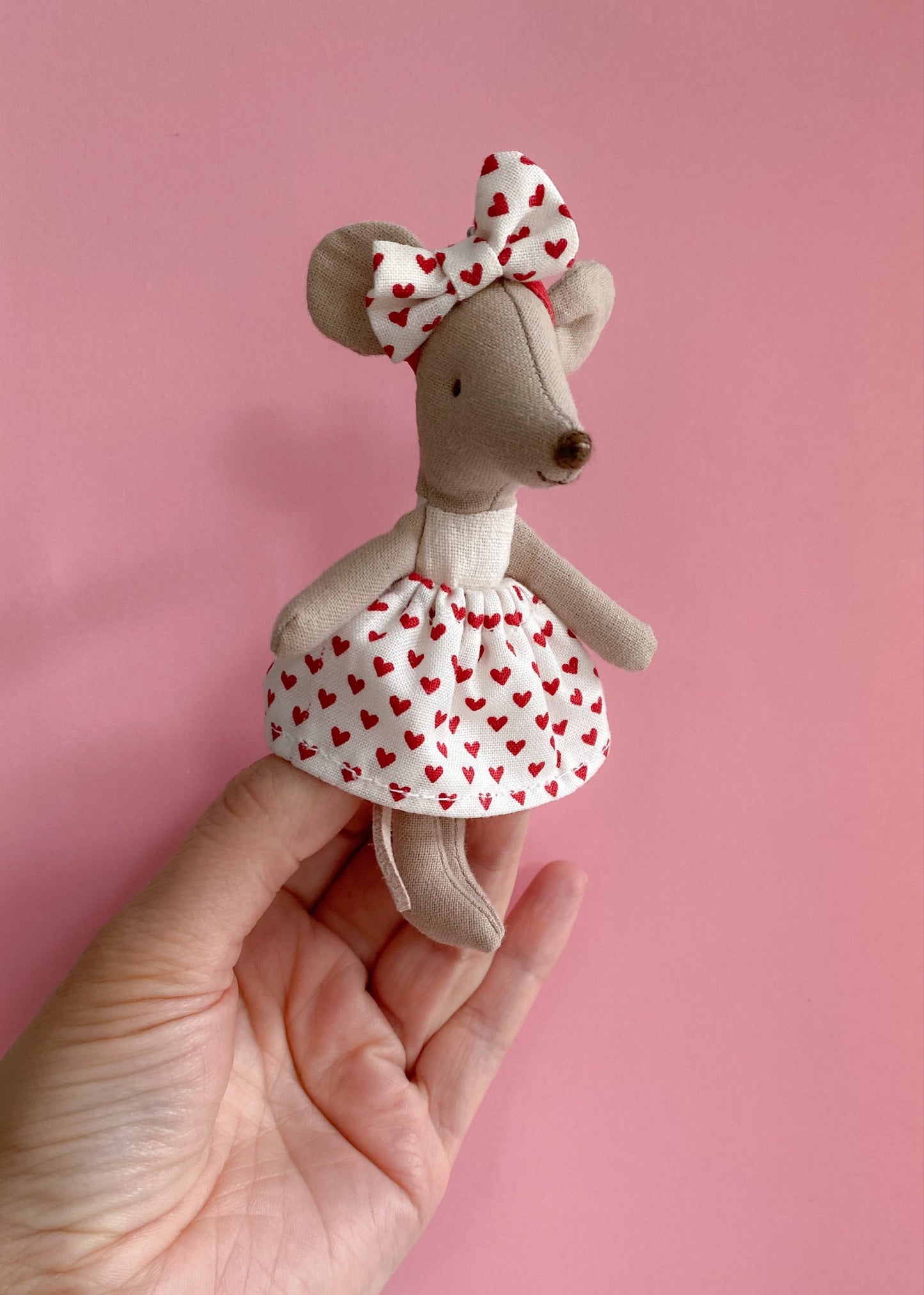 Maileg mouse cream skirt with red hearts