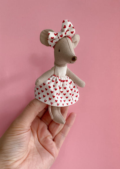 Maileg mouse cream skirt with red hearts