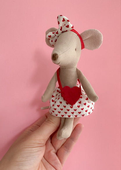 Maileg mouse cream skirt with red hearts