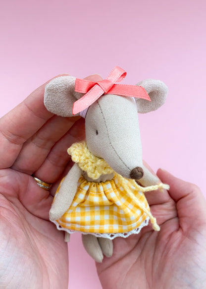 Maileg mouse Yellow outfit with collar