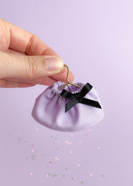 Rokje lila met zwarte strik voor Maileg muis